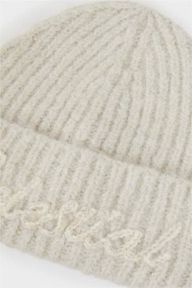 ايس كاب حريمي مطرز