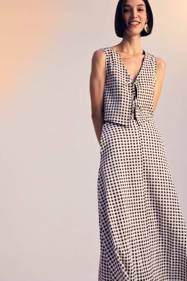 بلوزة نص ردن فلورال مخصر بياخة V