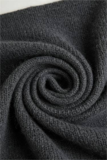 Трикотажный свитер с круглым вырезом из шерстяной смеси, свободного кроя