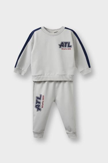 سيت بيبي ولادي بطبعة شعار سويت شيرت وبنطلون بجامة - قطعتين