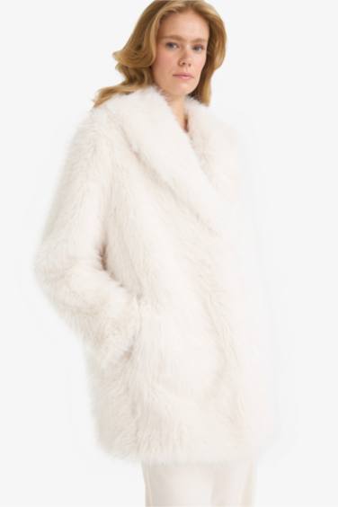 فرو صناعي قصة عادية