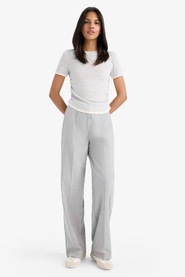 تيشيرت سادة نص كم بياقة ضيقة برقبة عريضة