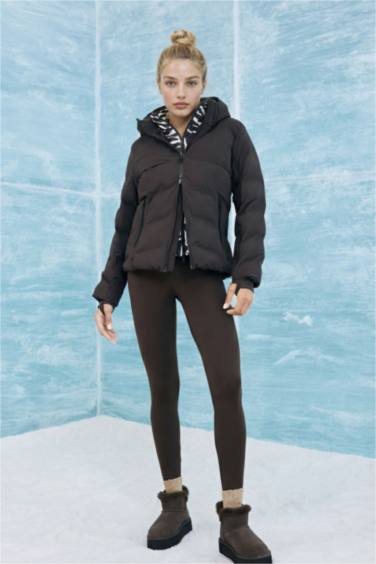 قصة عادية بغطاء للرأس مقاوم للماء