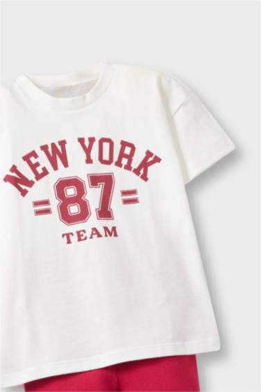 طقم بناتي بطبعة شعار - قطعتين