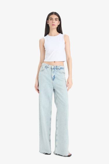 تانك توب ابيض بيزك قصة عادية برقبة مستديرة