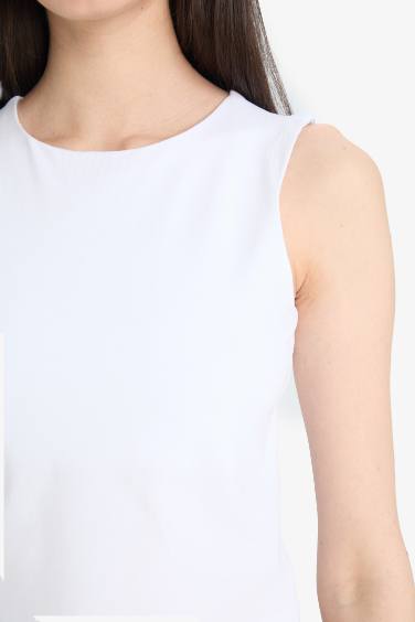 تانك توب ابيض بيزك قصة عادية برقبة مستديرة