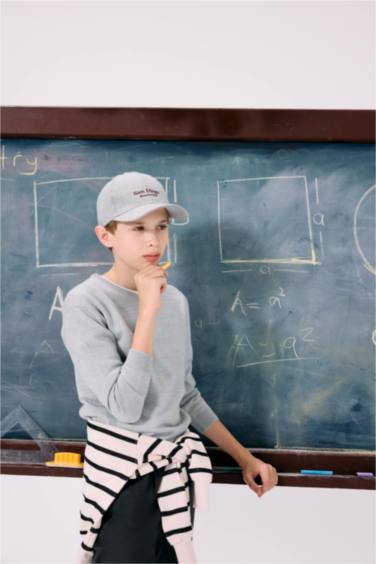 Мальчик, свитер с V-образным вырезом