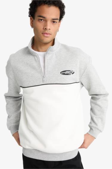 سويت شيرت مطبوع أوفر سايز بياقة عالية بنصف سحاب