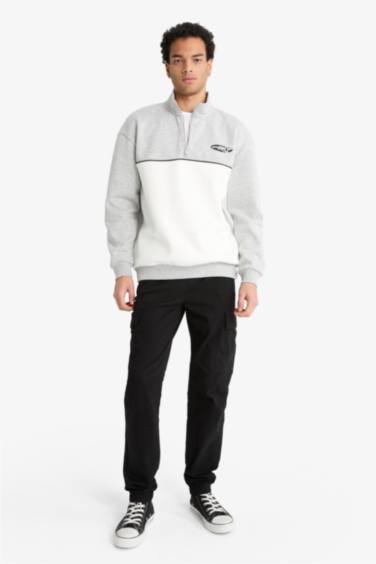 سويت شيرت مطبوع أوفر سايز بياقة عالية بنصف سحاب