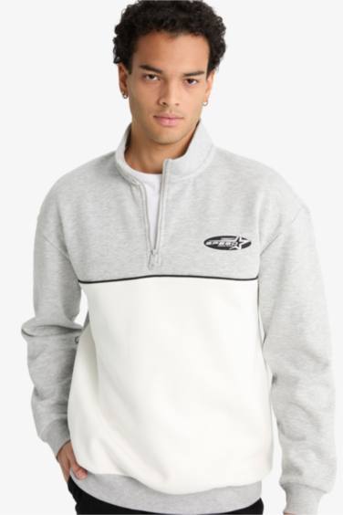 سويت شيرت مطبوع أوفر سايز بياقة عالية بنصف سحاب