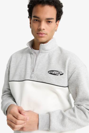 سويت شيرت مطبوع أوفر سايز بياقة عالية بنصف سحاب