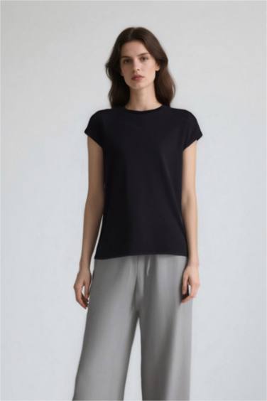 تيشيرت اسود نص ردن سليم فيت بياخة مستديرة