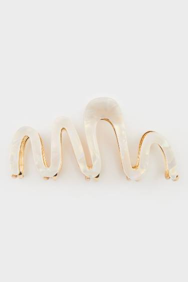 مشبك شعر ذهبي بتأثير صدفي نسائي