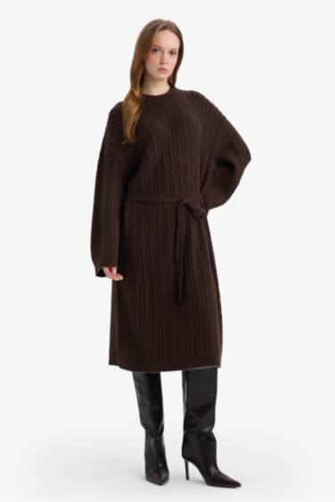 Robe en maille à manches longues et col rond Coupe régulière