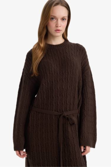 Robe en maille à manches longues et col rond Coupe régulière