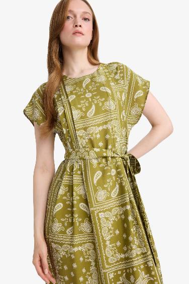 فستان ميدي نص كم بحزام بقصة A بياقة مدورة