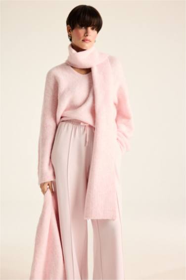 V Yaka Yumuşak Dokulu Dikişsiz Triko Kazak