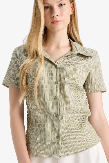 Chemise ajustée texturée à manches courtes