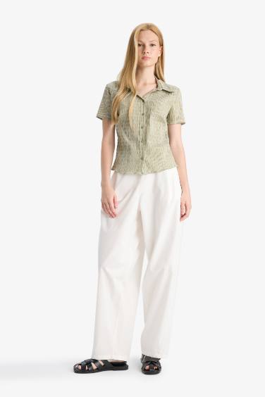 Chemise ajustée texturée à manches courtes