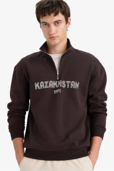 Свитшот с высоким воротником и принтом свободного кроя