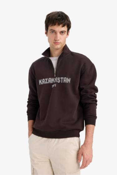 Свитшот с высоким воротником и принтом свободного кроя