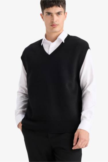 Standard Fit V-Neck Knitwear Vest
