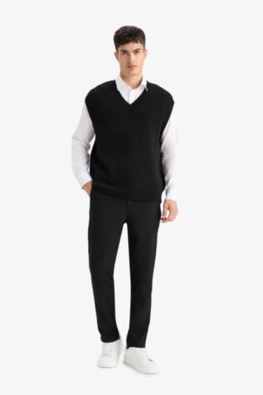 Standard Fit V-Neck Knitwear Vest