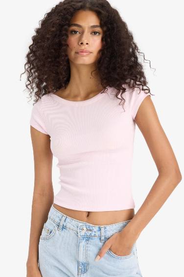 تيشيرت نص ردن سليم فيت مضلع وياخة عريضة