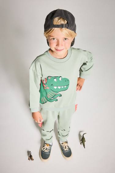 طقم اولادي سويت شيرت وسويت بانتس قصة عادية بطبعة ديناصور - قطعتين