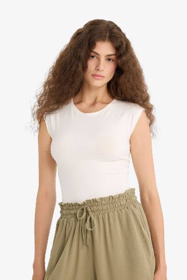 تيشيرت نص كم سليم فيت عادي برقبة مستديرة