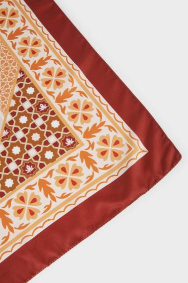 Kadın Kapadokya Temalı Fular