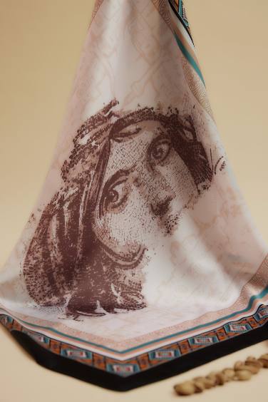 Kadın Zeugma Temalı Fular