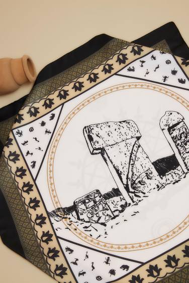Kadın Göbeklitepe Temalı Fular