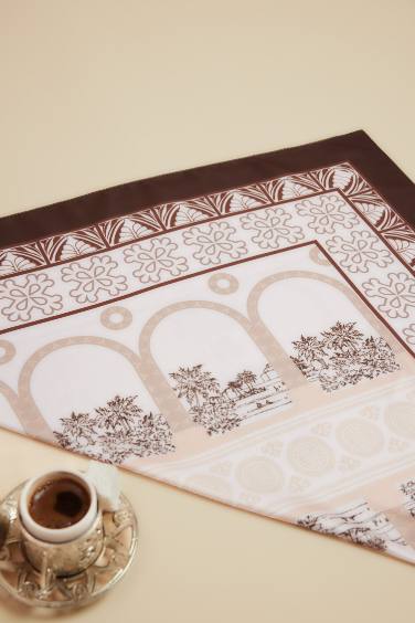 Kadın Mardin Temalı Fular