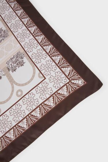 Kadın Mardin Temalı Fular