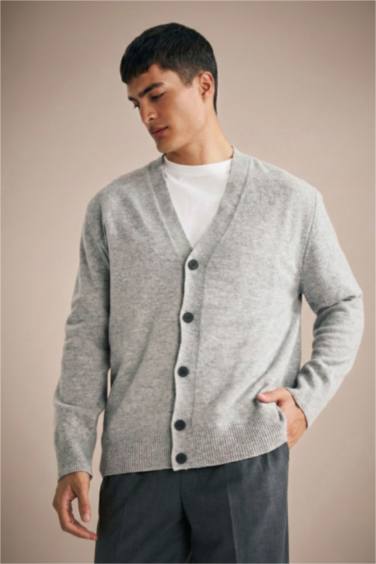 جاكيت تريكو قصة مريحة بياقة V