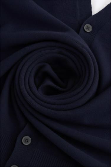 جاكيت تريكو قصة مريحة بياقة V