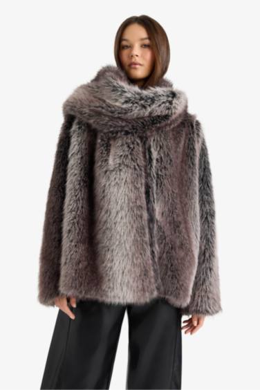 Afra x DeFacto Regular Fit Cepli Atkılı Suni Kürk