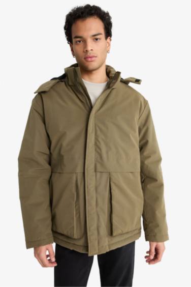 Водонепроницаемая куртка слим-фит узкого кроя с капюшоном и молнией