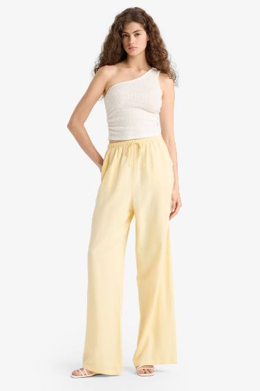 توب ابيض دانتيل سليم فيت بكتف واحد