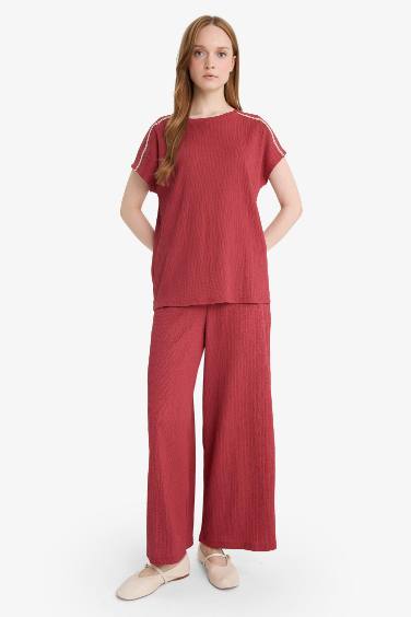 Flexible Waist Straight Leg Crepe Capri Pants