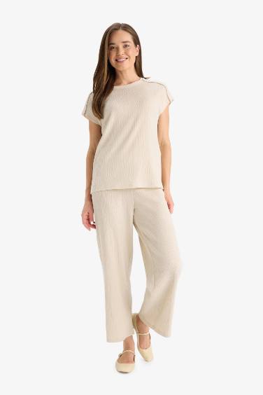 Elastic Waist Straight Leg Crepe Capri Pants