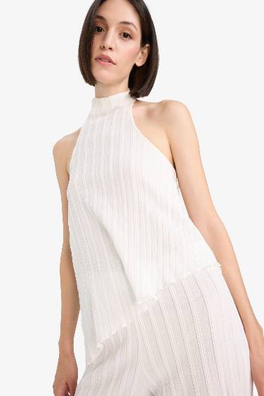 تانك توب غير متماثل بياقة عالية