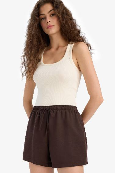 Шорты из смеси льна с нормальной посадкой и короткими штанинами