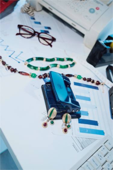 Woman Stone Gold Earrings