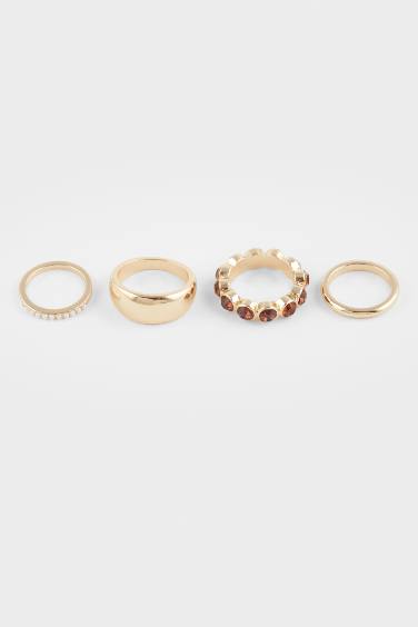 Woman 4 Piece Gold Rings