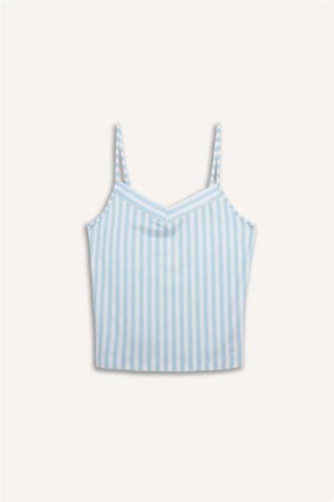 بلوز بحمالات قصة عادية وياخة V