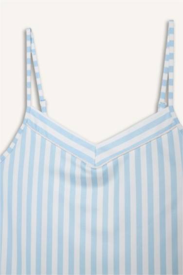 بلوز بحمالات قصة عادية وياخة V