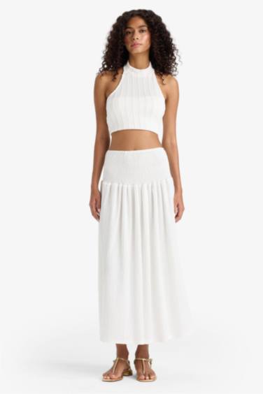 Белая макси-юбка А-силуэта с высокой талией и рюшами