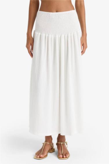 Белая макси-юбка А-силуэта с высокой талией и рюшами